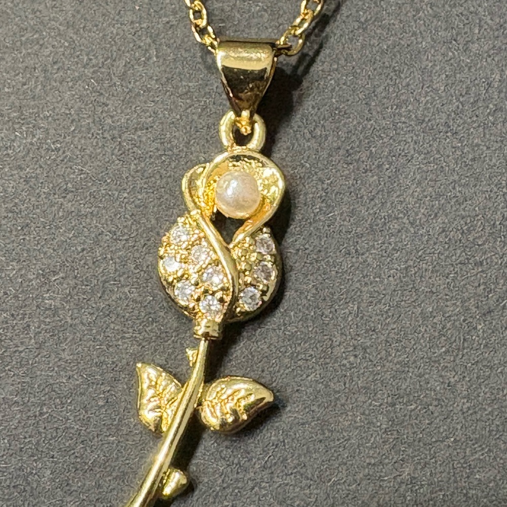 Elegant Pearl Gold Rosebud Pendant Necklace Stainless Steel Non Tarnished